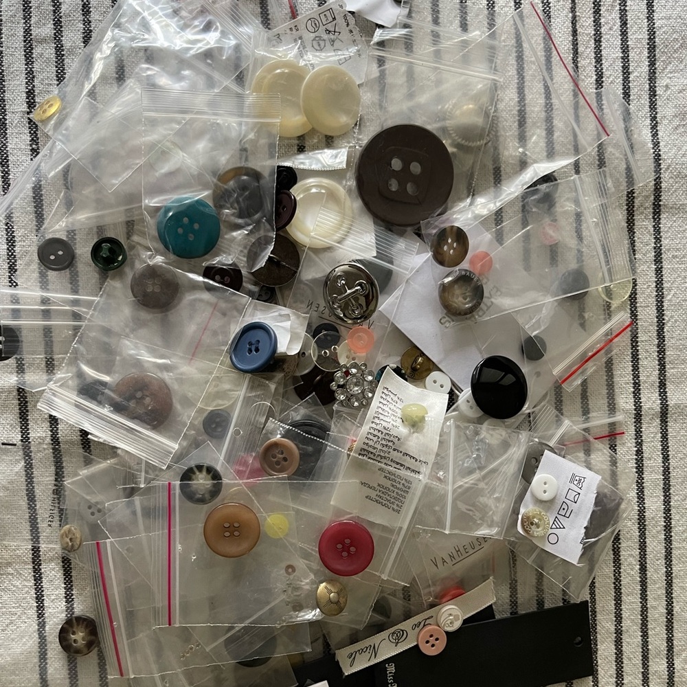 Buttons Bundle - Picture 2 of 7